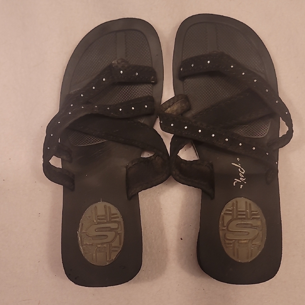 0654. NWOTs ~ Skechers Black Sandals with Thong Design and Studded Straps - Picture 9 of 10